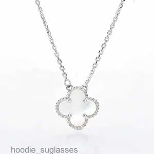 Märke 15mm Clover Necklace Fashion Charm Single Flower Cleef Necklace Luxury Diamond Agate 18K Gold Designer Halsband för kvinnor BRQTX