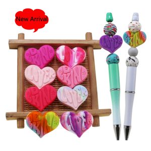 Koraliki 2024 Nowy prezent Walentynki 50pcs 100pc Coloful Rainbow Bądź miłym miłośnikiem serca oba po stronie miłosnej silikonowe koraliki ogniskowe dla długopisów