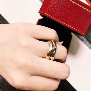 Designer Charm CNC Sculpture Reproduktion High Edition V Gold Plated 18K Three Ring with Colors Cross Par For Men and Women