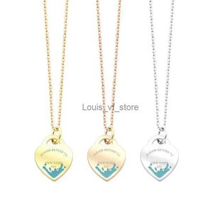 Pendant Necklaces Fashion New Peach Heart Brand Classic Green Enamel Necklace For Men Women Premium Stainless Steel Designer Jewelry H24227