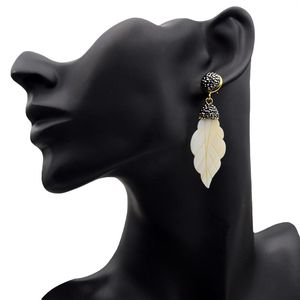 Dingle örhängen 2024 Fashion Leaf Natural Sea Shell Drop Earring för kvinnor Trendiga Metal Maxi Geometric Statement Beach Party Jewelry