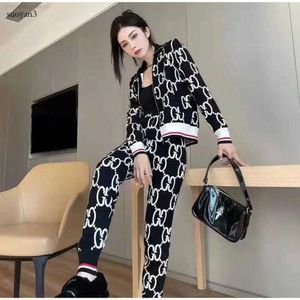 Women's Tracksuits Kahki Color Womens Knitted Sports Suit Two Piece Pants Presbyopia Letter Lzipper Cardigan Jacket