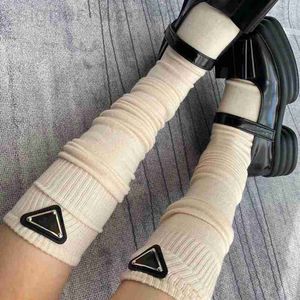 24SS Designer Womens Socks Fashion Design Knee High lårstrumpor med plyschkashmirrör Långt