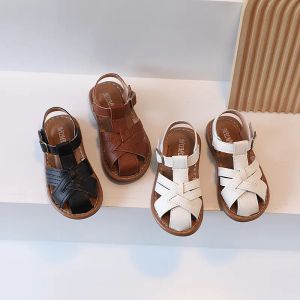 Sneakers sandały dla maluchów chłopcy dziewczęta wycięte buty skórzane 2022 Brand Nowe sandały gladiatora splot Baby Girl Beach Shoes Boy F04244