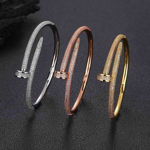 Original 1to1 Cartres Bracelet V Gold Card Home Nail 925 Sterling Silver Plated 18K True Inlaid Diamond Light Luxury Versatile Fashion Style Handpiece 04AT
