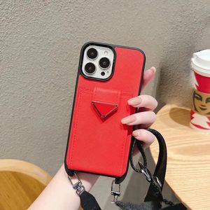 iPhone 15 Pro Max Designer Crossbody Phone Case for Apple 14 Plus 13 Luxury Pu Leather Shourder StrapカードホルダーポケットユニバーサルイヤホンバックカバーFundas Red Card