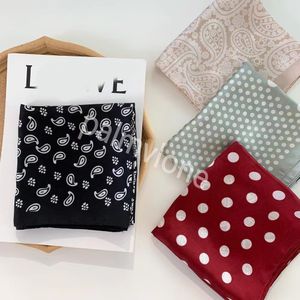 Lowewe lenço de seda de alta qualidade lenço de chiffon lenço de cabeça designer bandana xale preto porca de caju impressão ponto neckerchiefs designer feminino leve