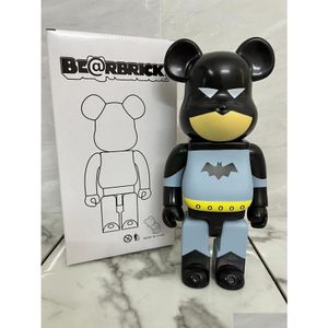 Figury zabawek akcji 400% Bearbrick Bear Brick Cosplay Super Hero Cartoon Pvc w detalicznym pudełku Drop dostawa