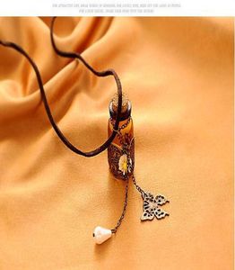 Винтажное резное стеклянное ожерелье с маленькой Дейзи в виде бутылки желаний, кожаная веревка, жемчужная подвеска в виде бабочки, цепочка для свитера, женская мода Simple8366471