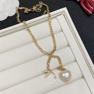 2024 Heart Diamond Pendant Necklace Designer Women Monogram Choker Birthday Gift Brand Pearl Necklaces Gold Cclies Plated Jewelry 76898