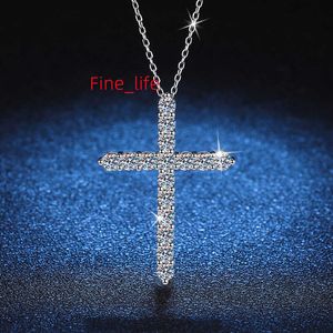 Partihandel smycken vitguld pläterad 925 Sterling Silver Religious Cross Pendant Moissanite Diamond Necklace 1.6CT Womens Gift