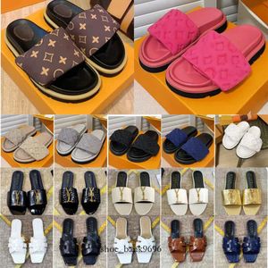 2024 woman designer shoesDeigner Slipper Pillow Famou Deigner Women Lipper Bloom Slipper Floral Slide Emboing Rubber Slipper Couple Lipper Flat Flip Flop