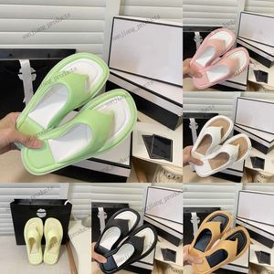 Chinelos de designer slides sandálias tanga para mulheres luxo moda flip flops verão praia férias conforto novos sapatos casuais senhoras nuvem c pão slide chinelo sandália