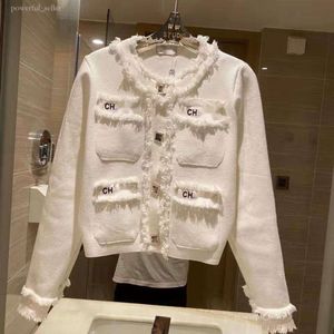 Chanele New CC Designer Women Sweater Jacket C Letter Crochet Mujer Wool Cardigan Hoodie Pearl Badge Logo Brand Long Sleeve Coat Sweaters Casual Female Tops 1301