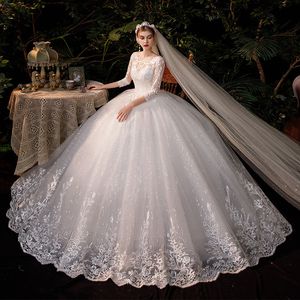 2024 Skromne czyste długie rękawy koronkowe sukienki ślubne haftowane koronki Tiul Tiul Lace Applique Court Train Wedding Suknie ślubne z guzikami szlafrop