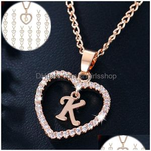 Hänghalsband isade ut hjärthalsband Inledande bokstäver smycken A-Z 26 Alphabets Sier Gold Charm Crystal Love Shaped Pendant Neckla Dh9zh