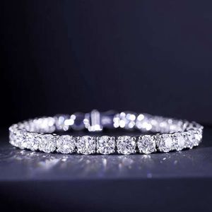 Bestehen Sie den Diamanttest. 2 mm bis 5 mm breite, vergoldete Free Fire-Moissanit-Diamant-Tennisarmbandkette