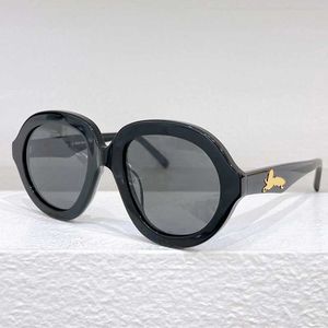 24SSファッション女性デザイナーアセテートサングラスLW40105 Browline Oval Bright Black Frame Exhize Sungrasses for Women Outdoor Travel Glasses with Original Box