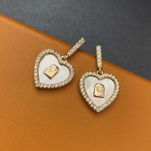 Luksusowy projektant biżuterii Kolczyki dla kobiet kochaj kolczyki matki perłowej 18K złoty kwiat liter