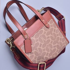 TOTES Designers Bag Kadın Çanta Tasarımcıları Kadın Tote Çanta Lady Lüks Omuz Çantası Yüksek Kaliteli Alışveriş Çantası Crossbody Bag