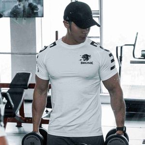 T-shirty męskie 2023 Wiosna i lato nowe męskie sporty sporty Ćwiczenie ćwiczenia fitness Szybki suszenie Slim Elastic Mesh krótkie koszulka T240227