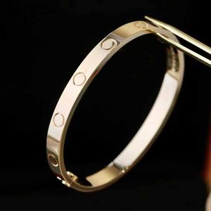 Bracciale di lusso con fascino Designer Donna Bracciali in acciaio al titanio Gioielli braccialetto di marca per le donne Spedizione gratuita Natale Regalo di San Valentino Bellezza U4HB