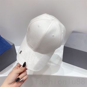 Broderi Letter B Designer Hat Black White Baseball Caps Casual Simple Solid Color Casquette Spring Summer Boy Beach Fitted Caps for Men Sport Vintage PJ054 C4 C4