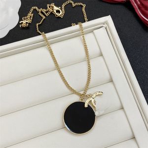 2024 Heart Diamond Pendant Necklace Designer Women Monogram Choker Birthday Present Brand Pearl Neckor Gold Cclies Pläterade smycken 34345