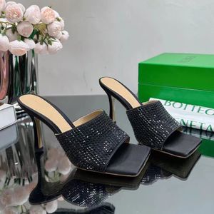 Chinelos de estilete feminino slides sandálias Mule Crystal Decorado Open Toe sapatos designer de luxo de salto alto sapato de noite calçado de fábrica com caixa