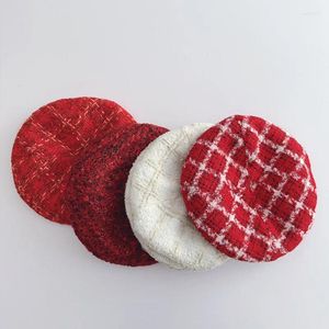 Berets 53cm 56cm Weihnachten und Jahr Mädchen Rote Baskenmütze 2024 Herbst Winter Vintage Kariert Eltern-Kind-Hut Maler