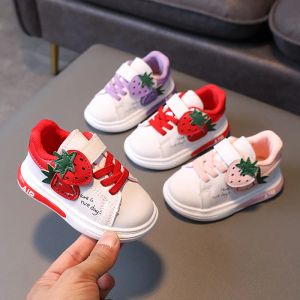 Outdoor 2022 ragazze carine scarpe da ginnastica con fragola casual tacco piatto ragazza del bambino prime scarpe neonato ragazza scarpe 1 anno sneaker E12063