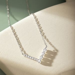 Nuovi arrivi a forma di V creativa in argento sterling 925 con collane di perle a catena per donne ragazze bambini