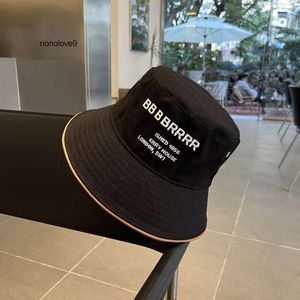 2024 Nya Desingers Bucket Hats Luxurys Wide Brim Farm Hats Color Letter Sunhats Fashion Trend Travel Buckethats Temperament Hat Baseball Cap Caps Sport