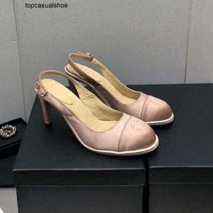 Chanelity Women Vintage C Dubbla Silk Ladies Sandaler Lås C Embrodery Slingback Pumpar Round Cap Toe Stiletto Brands High Heels