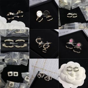 Lyxbrev enkla örhängen för damer Stylish Jewelry Designer Rhinestone Diamondörhängen med presentförpackning