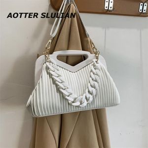 Axelväskor chic små eleganta vita kvinnor märkesdesigner fast färg handväska mode triangel tjock kedja satchels hobo totes288e