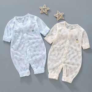 Baby Jumpsuit Sommarkläder för pojkar och flickor tunn långärmad vår- och höstpyjamas Nyfödda luftkonditionerade kläder och jumpsuit