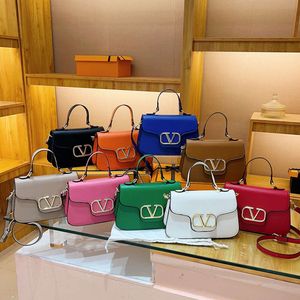 Kvinnors väskor2024 Ny Autumn/Winter Fashion Solid Color Liten Square Simple and Versatile Chain Bag 75% Factory Wholesale