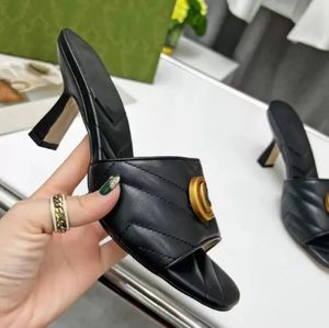 Ladies High Heel Sandals Kapcieczki mody projektantów letnich sukienek Eleganckie dojrzałe kobiety Sandały Rozmiar 35-42