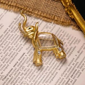 Jewelry Europe and the United States medieval plated 18k gold fortune elephant glass brooch female retro animal corsage