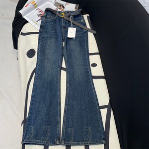 شحن مجاني 2024 Blue Flare Long Women’s Designer Logo Letter Letter Purnts Women’s Denim Bants with Belt 22708