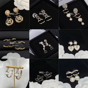 Retro Golden Crystal Drop Earrings For Ladies Stylish Rhinestone Letter Pendant Earrings Dangles With Stamp