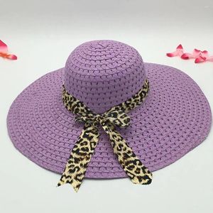 Berets Lightweight Sun Straw Hat Roll Up Anti-UV Comfy Leopard Bow Decor Floppy Beach Sweat Absorbing