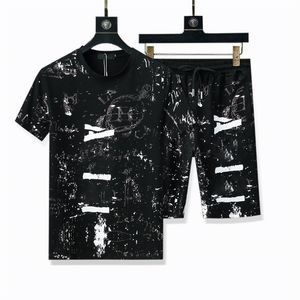 Mężczyzn Tracks Designer T Shirt and Shorts 2-częściowe zestawy Casual Black Wzór drukarski Ubrania męskie