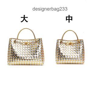 Borse singole Fibbia Andiamo Gold Tote Grande Botegas Straddle Venetas Borsa hardware Totes alla moda Capacità 2024 Spalla Nuove borse in pelle intrecciata da donna ON9K