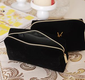 Borsa portaoggetti in tessuto di velluto nero di design Borsa rossa per bocca Borsa per trucco portatile da viaggio di grande capacità Borsa speciale per trucco regalo Borsa per il lavaggio