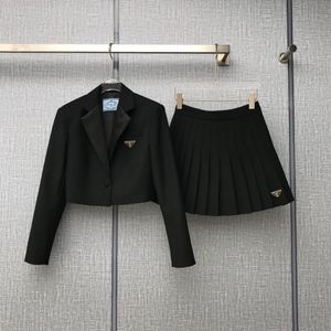 レディースブレザージャケットデザイナーウーマンスーツブレザージャケットコートアウトウェア女性春秋のシャツスタイルスリムレディサイズS M L