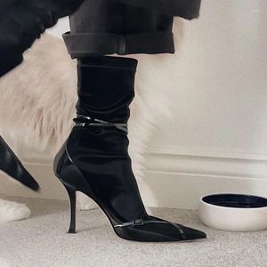 Stivali 2024 tacco alto nero a punta con cappuccio medio elastico corto spettacolo scarpe europee e americane stile slim
