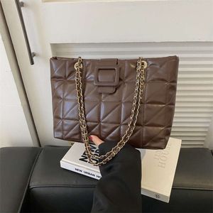 Advanced Underarm for Women's 2024 New Trendy and Fashionable Fragrant Wind Lingge Chain Bag, Small Commuting Shoulder Bag 75% Factory Wholesale