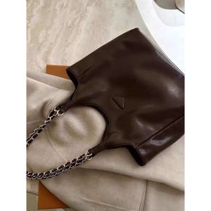 Fashionable Design Niche and Versatile, One Shoulder Crossbody Bag, 2024 New Trend, Lazy Feng Shui Bucket Bag for Women 75% Factory Wholesale